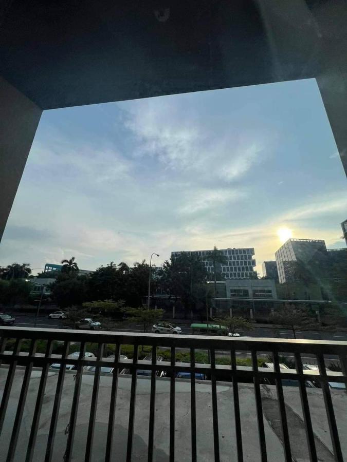 Shore Residences Tower D Manila Exterior photo